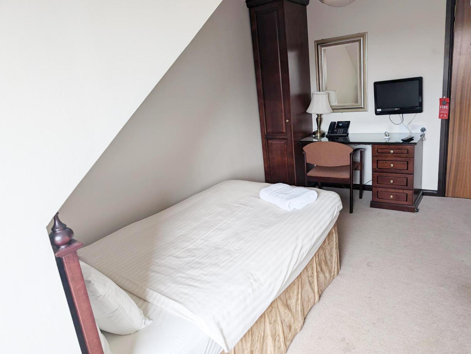 Strathburn Hotel Inverurie By Compass Hospitality Bagian luar foto