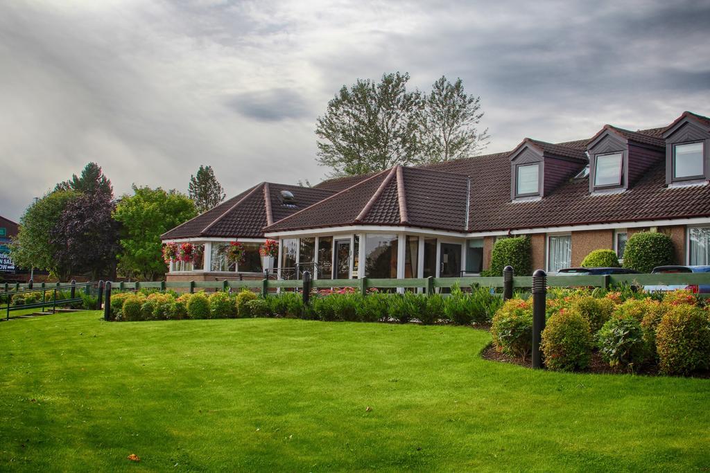 Strathburn Hotel Inverurie By Compass Hospitality Bagian luar foto