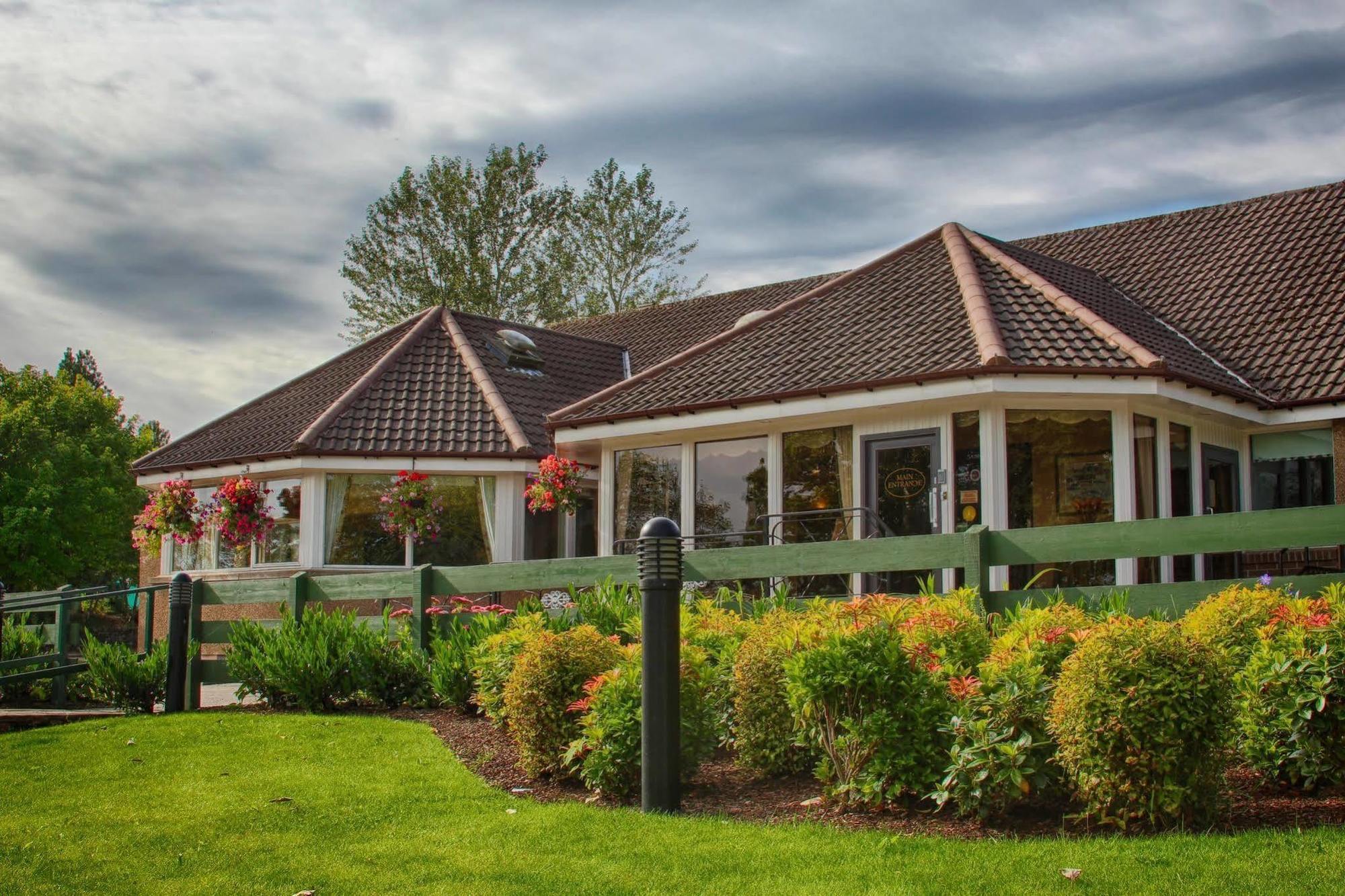 Strathburn Hotel Inverurie By Compass Hospitality Bagian luar foto