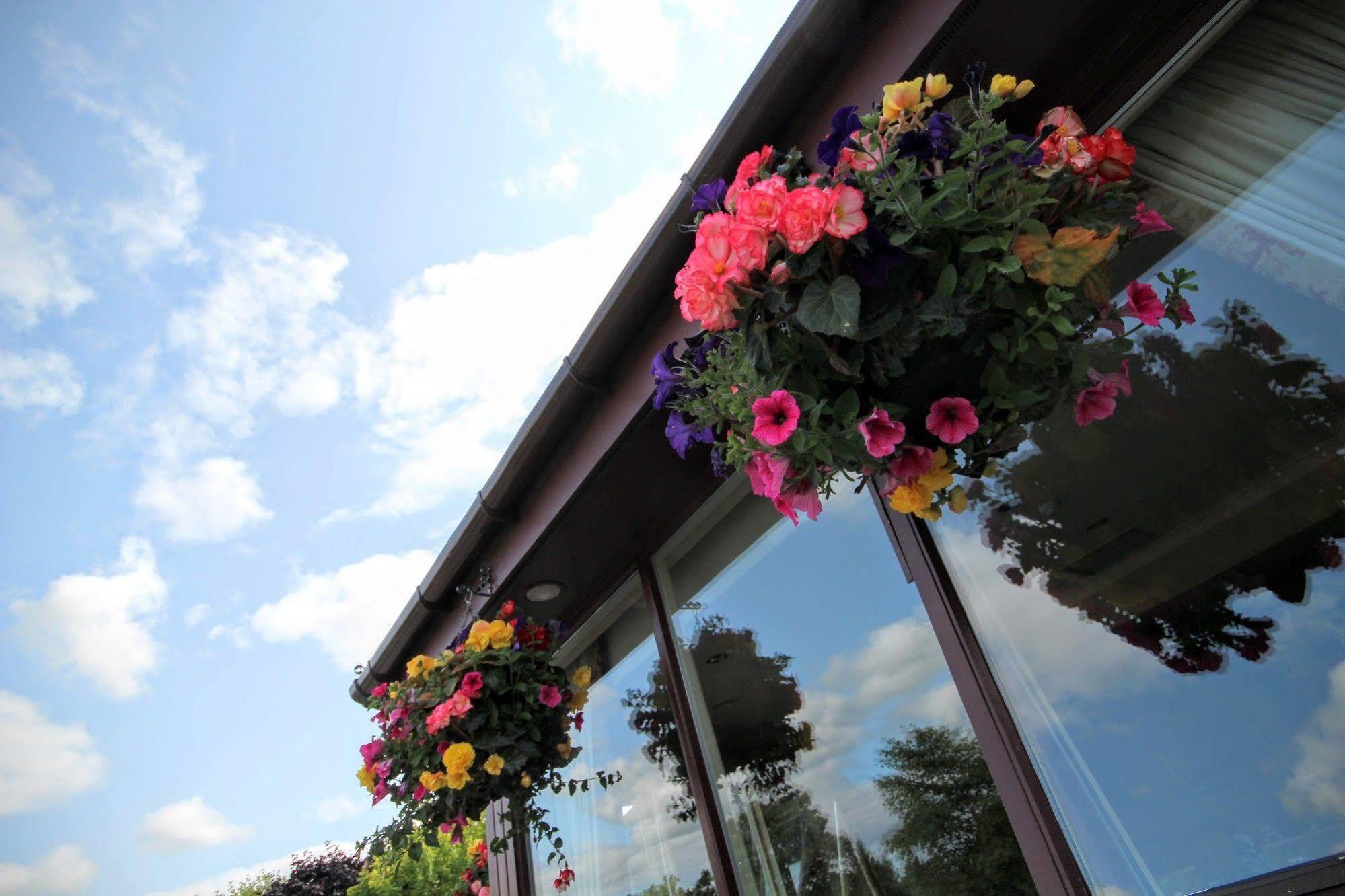 Strathburn Hotel Inverurie By Compass Hospitality Bagian luar foto