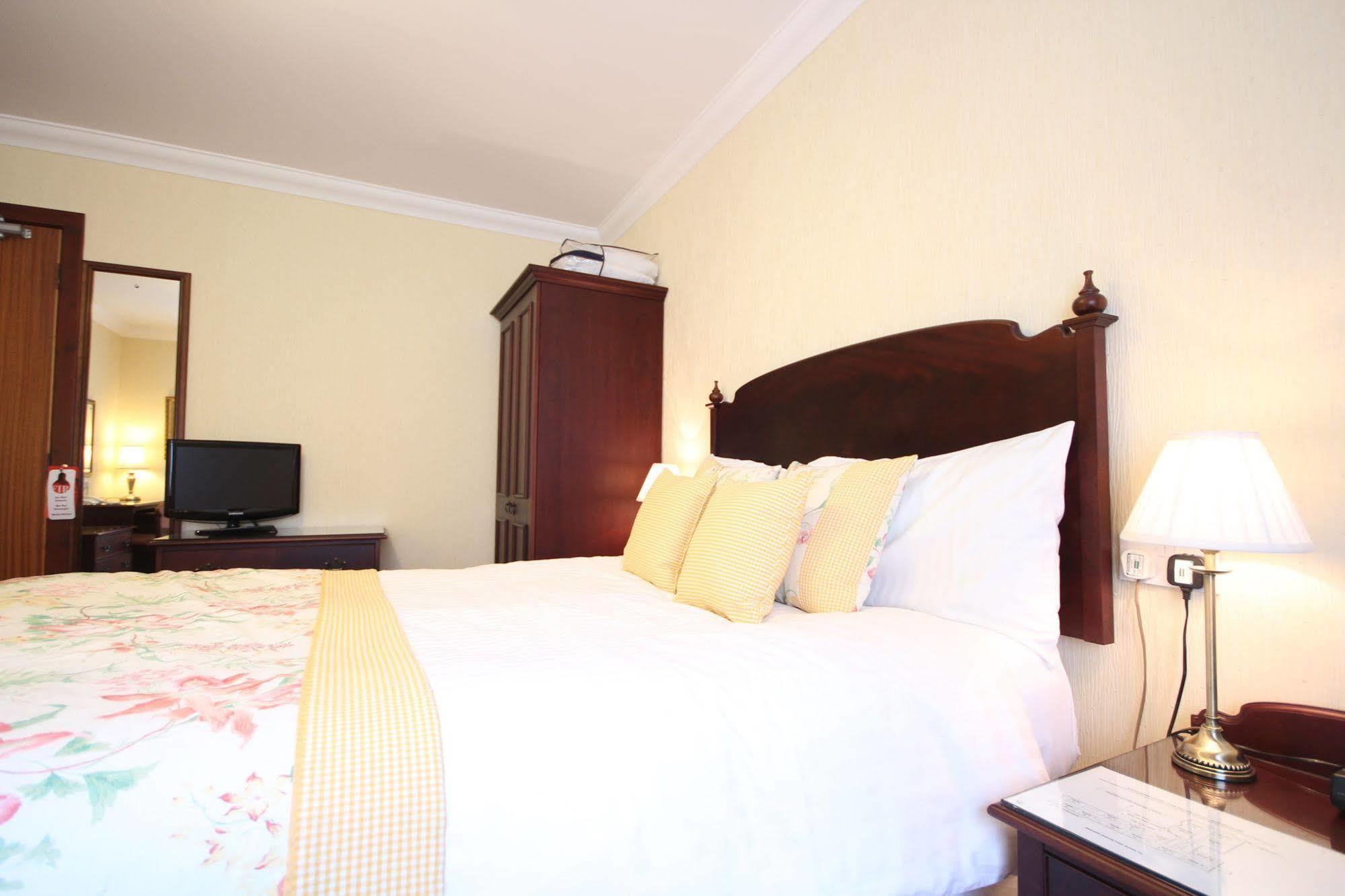Strathburn Hotel Inverurie By Compass Hospitality Bagian luar foto