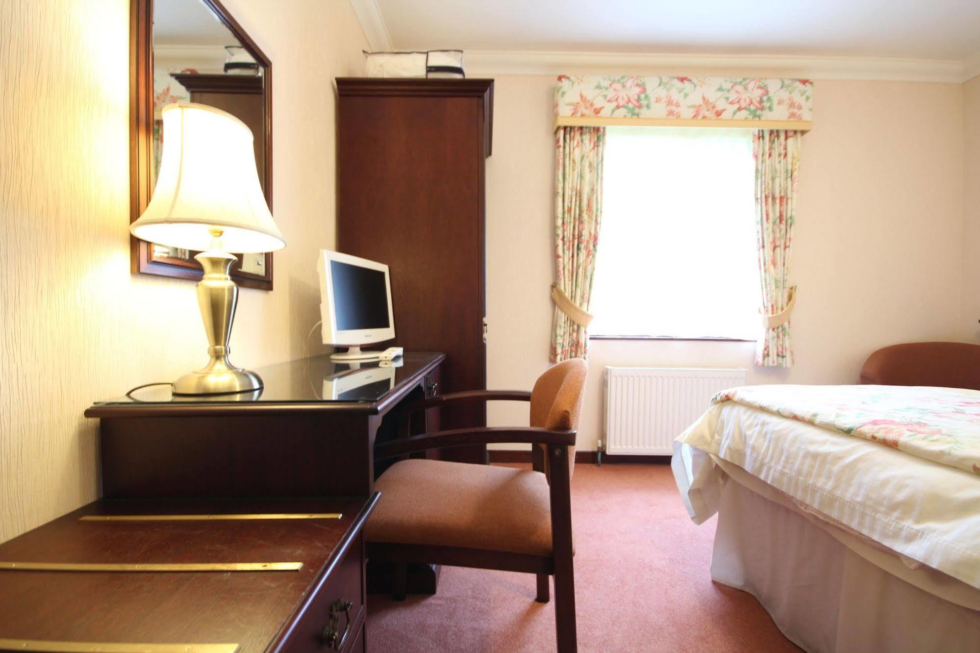 Strathburn Hotel Inverurie By Compass Hospitality Bagian luar foto