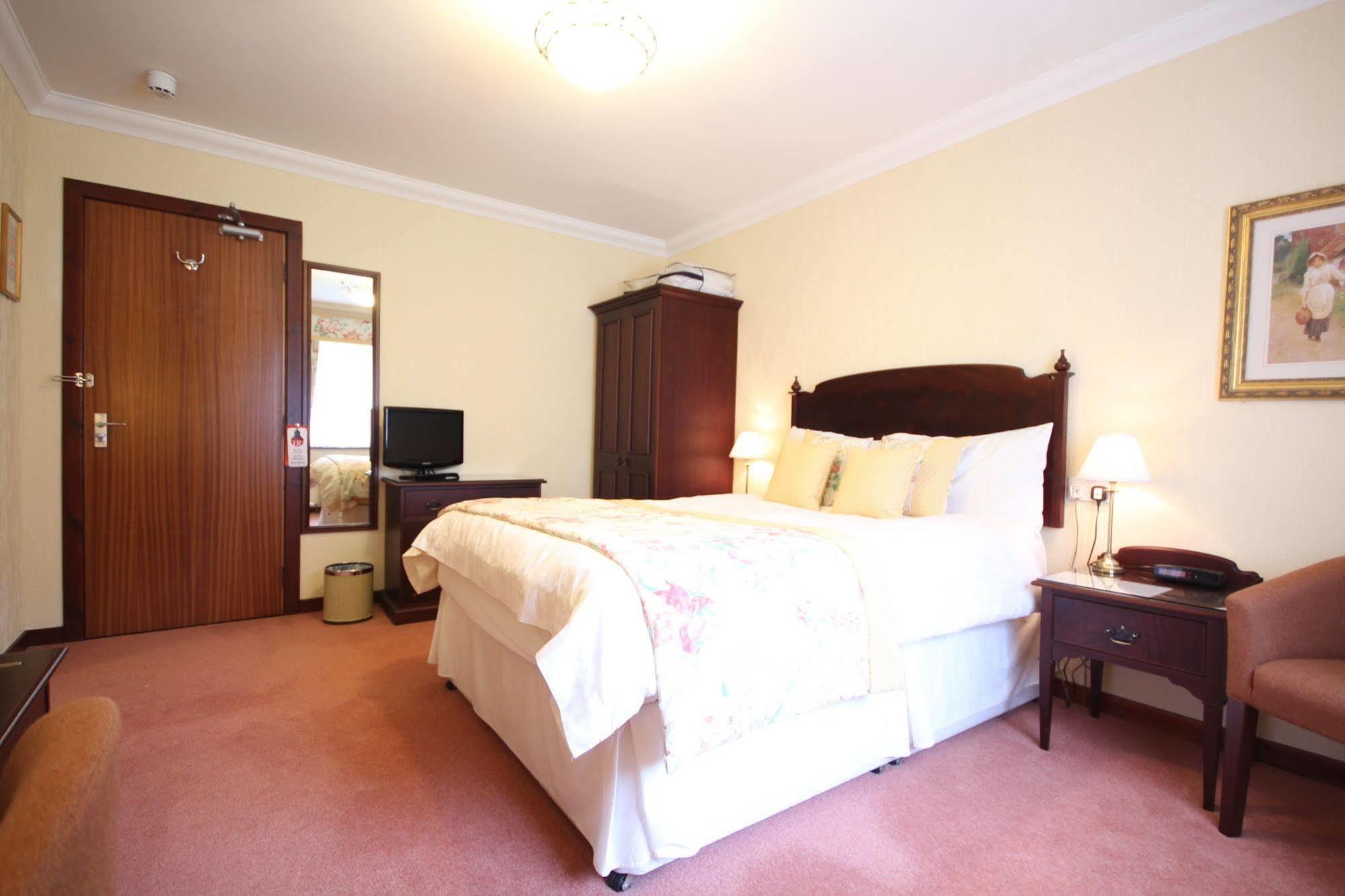 Strathburn Hotel Inverurie By Compass Hospitality Bagian luar foto