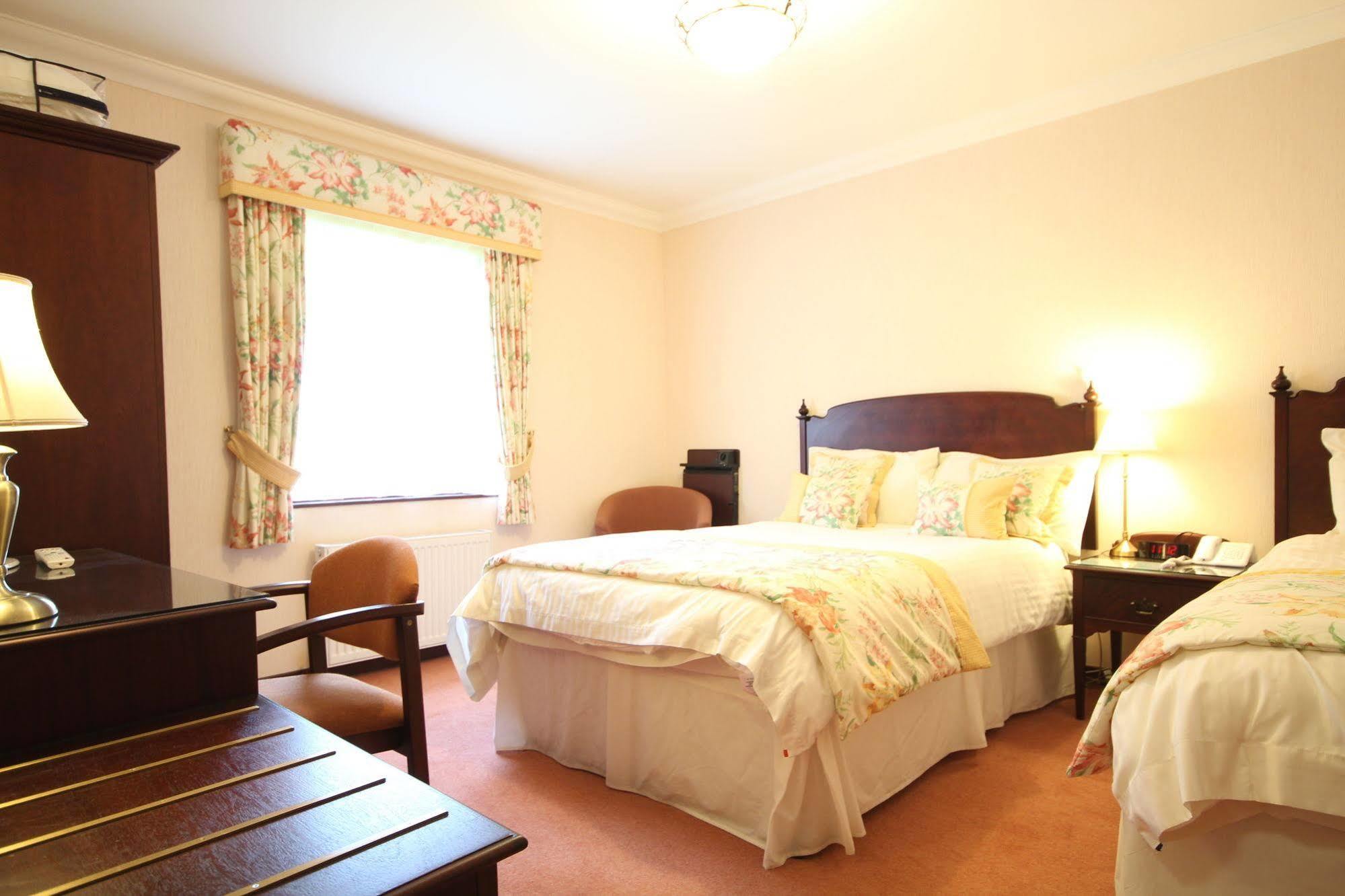 Strathburn Hotel Inverurie By Compass Hospitality Bagian luar foto